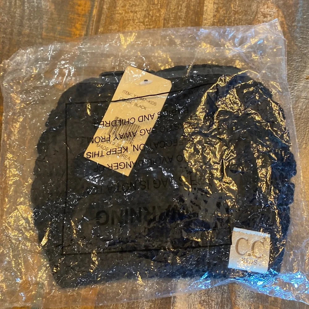 C.C kids knit beanie - Picture 1 of 4